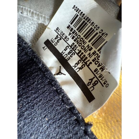 Nike Air Jordan 11s Retro - White and Black - Size 6 Youth - Authentic - Picture 8 of 10